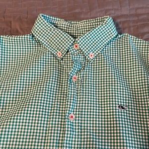 Green and white Boys Vineyard Vines shirt. Boys size XL(18)